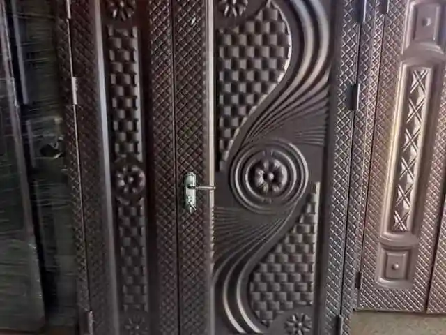 Дверь, Душанбе