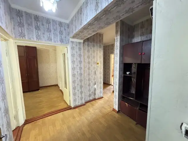 3-комн. квартира, 4 этаж, 68 м², 4 мкр, Турсунзода