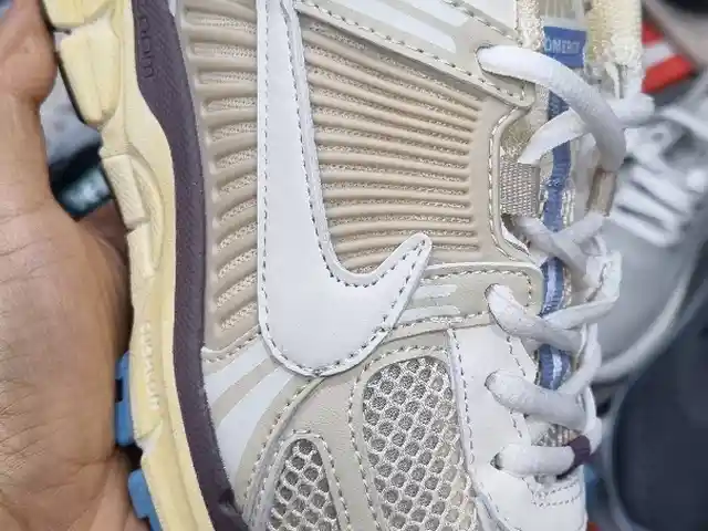 Кроссовки Nike, Худжанд