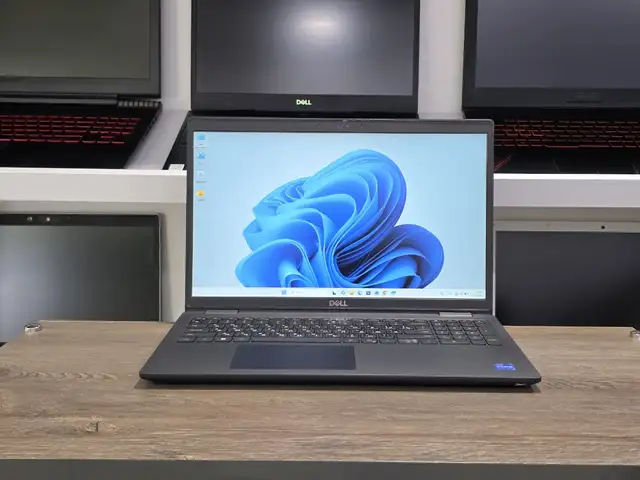 Ноутбук Dell 15.6 Core i7-1165G7 / 16GB / SSD 512GB, Душанбе