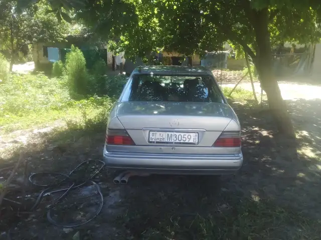 Mercedes-Benz W124