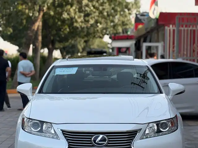 Lexus ES series