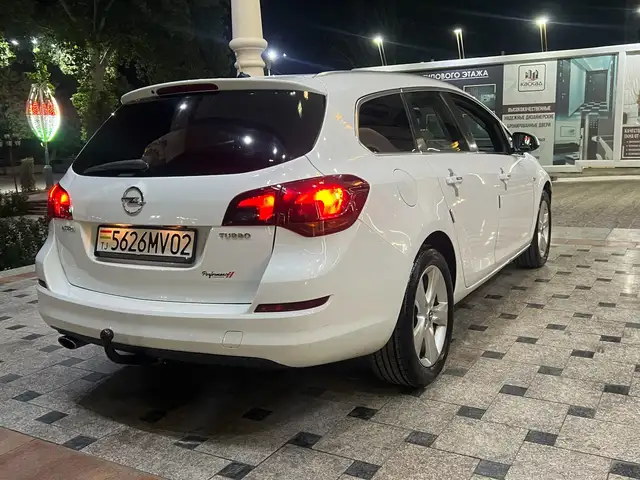 Opel Astra J, 2011, Худжанд - 3