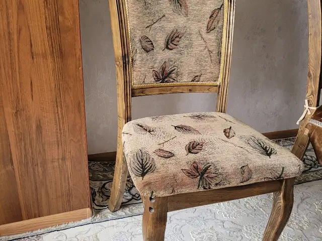 Стол и стулья, Бустон (Чкаловск)