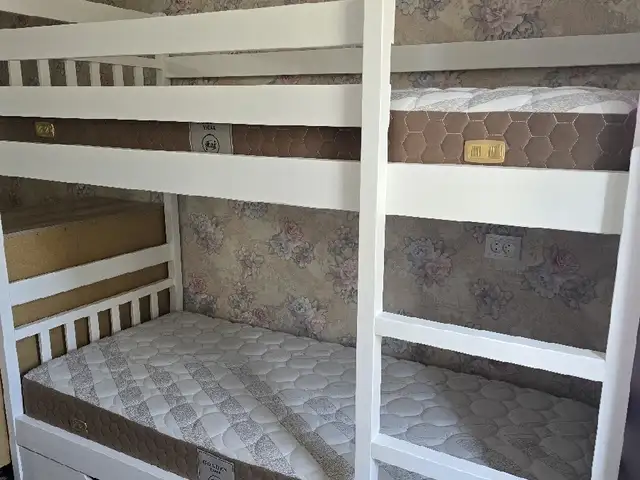 Двухэтажный кровать, Душанбе
