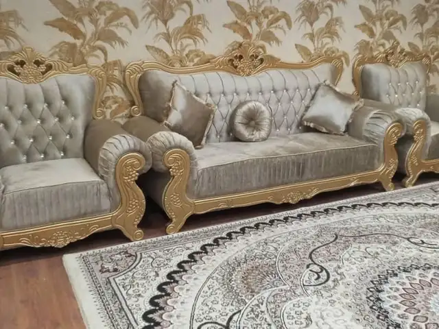 Королевский диван, Душанбе