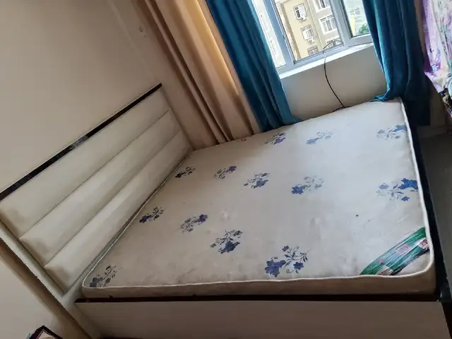 Кровать с тумбой, Душанбе