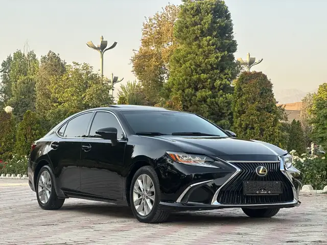 Lexus ES series