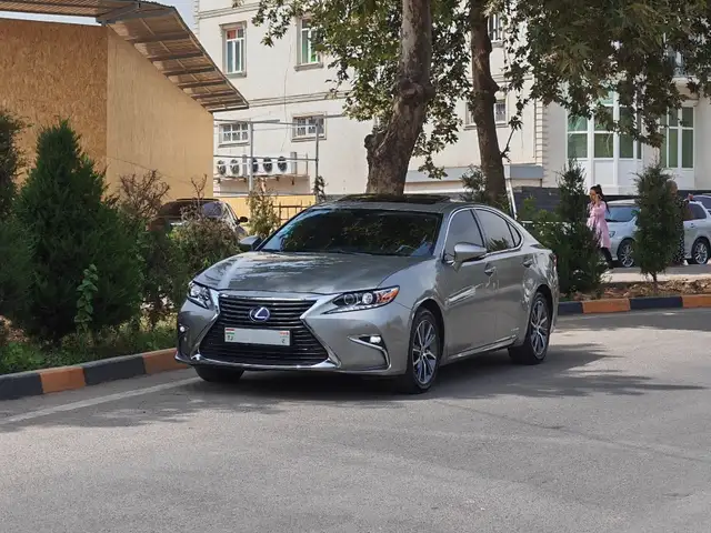 Lexus ES series