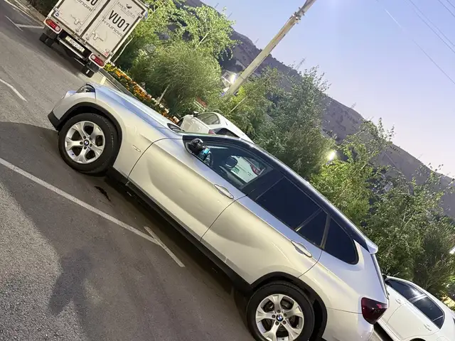 BMW X1, 2010, Душанбе - 6