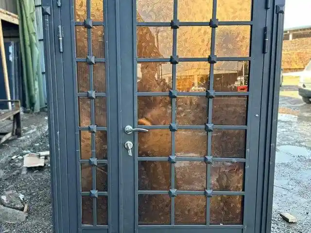 Дари дутабакаи шишаги, Душанбе
