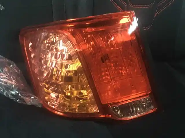 Стоп фонарь на Toyota Axio, Душанбе