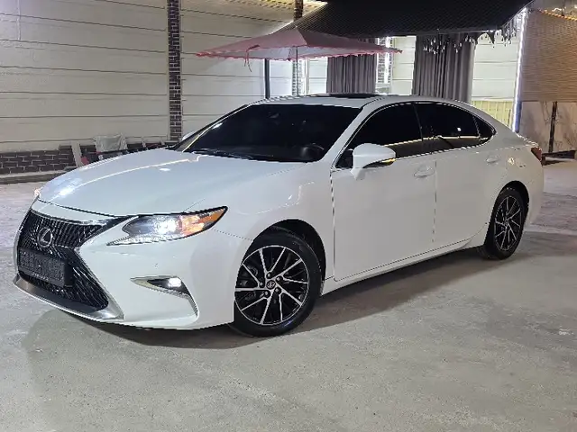 Lexus ES series