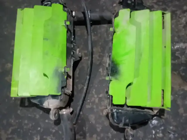 Радиатор от кроссового мотоцикла Kawasaki, Бохтар (Курғон-Теппа)