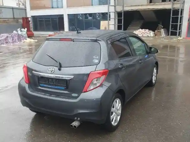 Не тонированные стекла для Toyota Vitz 2011-2016, Душанбе