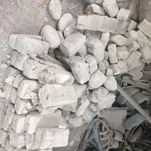 Кирпичи, Бободжон Гафуров
