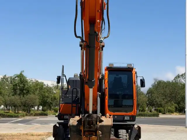 Экскаватор, Душанбе