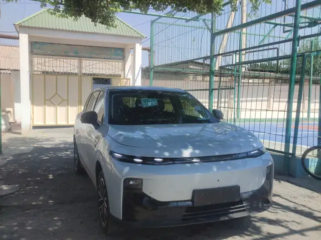 Leapmotor B10