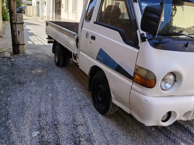 Бортовой автомобиль Hyundai Porter, 2003, Худжанд