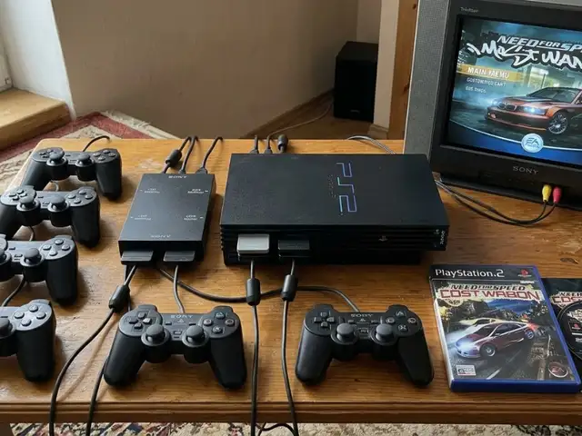 Игровая приставка Sony PlayStation 2 +8 геймпадов и игра, Худжанд