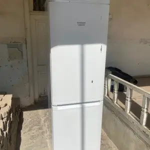 Холодильник Hotpoint Ariston HS 3200 W, Конибодом