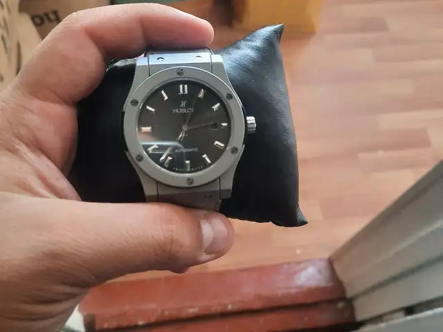 Часы Hublot, Худжанд