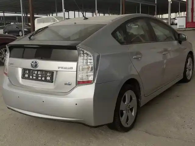 Задние не тонированные стекла от Toyota Prius, Душанбе