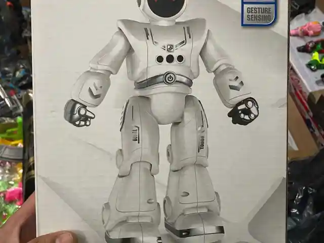 Робот игрушка, Душанбе