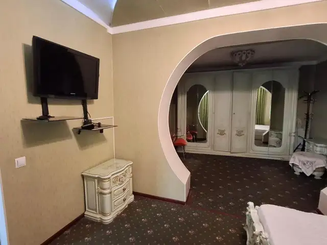 1-этажный, 5 комнатный дом, 200 м² , И Сомони, Душанбе