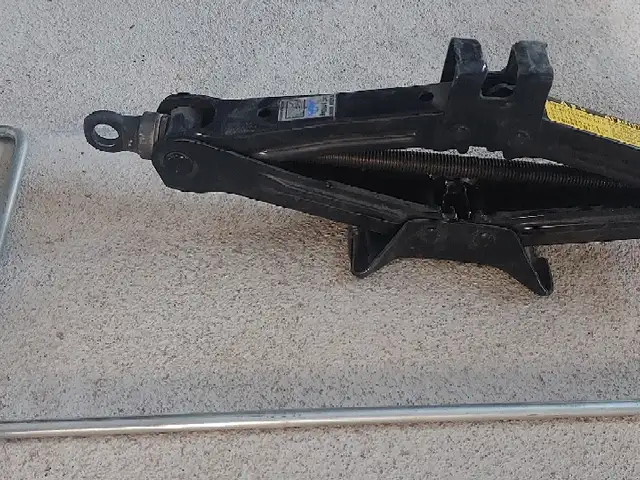 Домкрат от Toyota Camry, Худжанд
