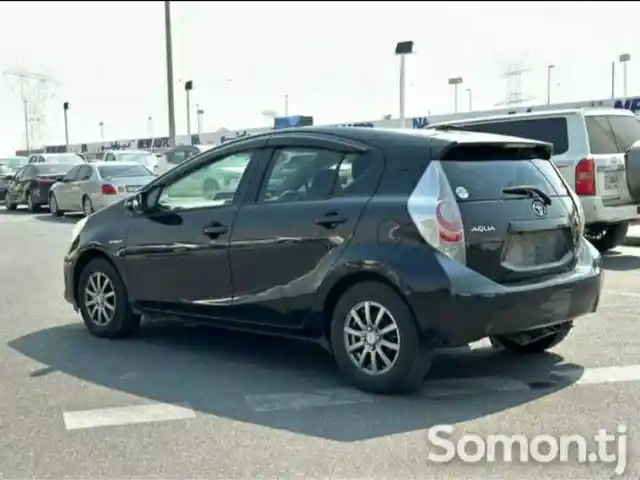 Заднее стекло на Toyota Aqua, Душанбе