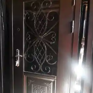 Стеклянная дверь, Душанбе