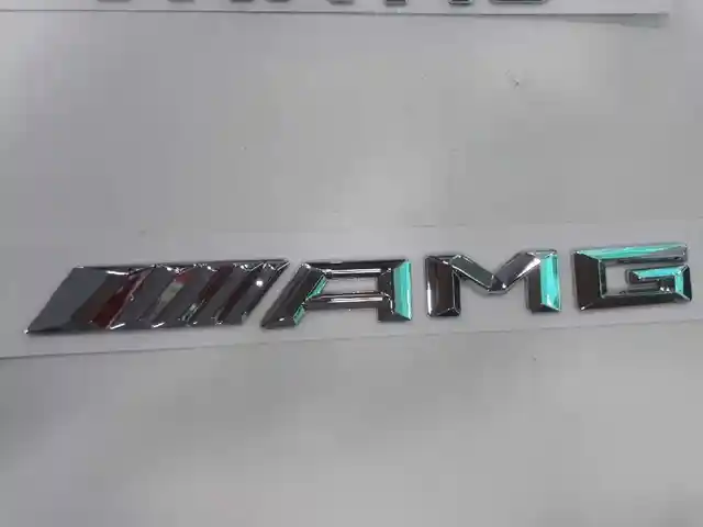 Эмблема на Mercedes-Benz, Душанбе
