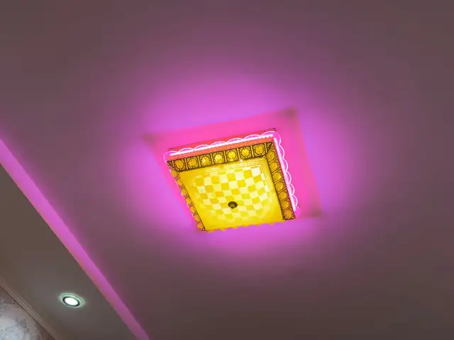 Люстраи тиллоранг, Душанбе