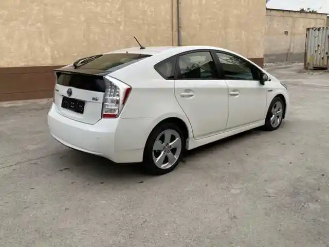 Не тонированые стекла на Toyota Prius, Душанбе