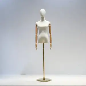 Женский манекен, Душанбе