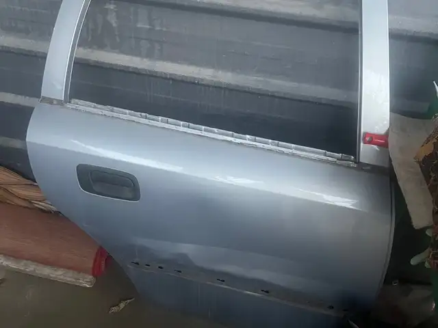 Дверь от Opel, Худжанд