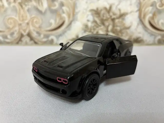 Железная машинка Dodge Hellcat, Худжанд