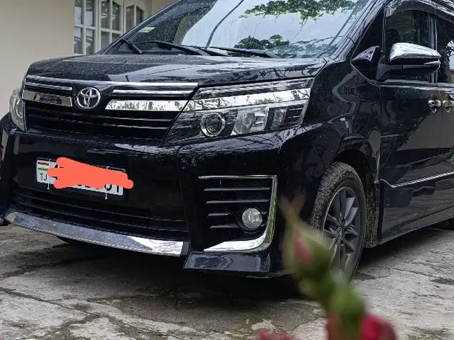 Минивэн Toyota Voxy, 2015, Душанбе