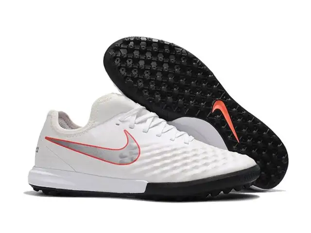 Футбольные бутсы Nike Magista, Турсунзаде