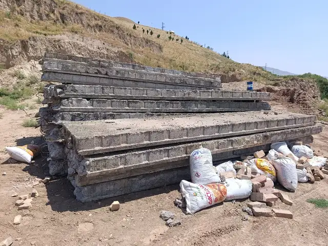 Плита пустошка, Ёвон
