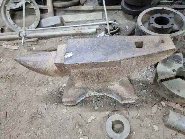 Наковальня, Худжанд
