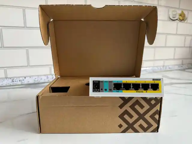 Роутер MikroTik CSS106-1G-4P-1S/RB260GSP, Душанбе