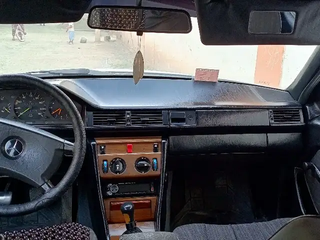Mercedes-Benz W124