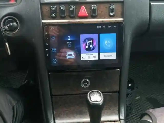 Штатный монитор на Mercedes-Benz, Душанбе