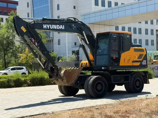 Экскаватор Hyundai, Душанбе