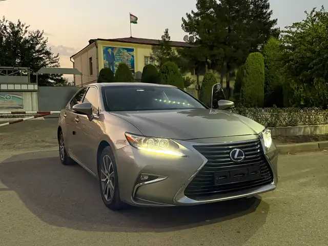 Lexus ES series