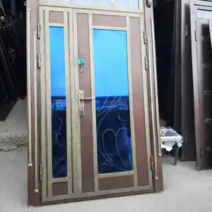 Стеклянная дверь, Душанбе