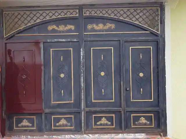 Рангу бори дарвозахо, Душанбе
