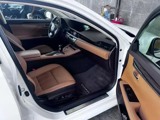Lexus ES series